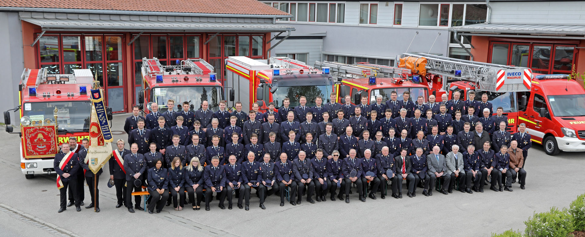 Grossansicht in neuem Fenster: Freiwillige Feuerwehr Mammendorf - Gruppenbild der Mannschaft