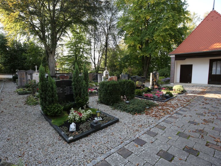 Grossansicht in neuem Fenster: Friedhof Hörbach (002)