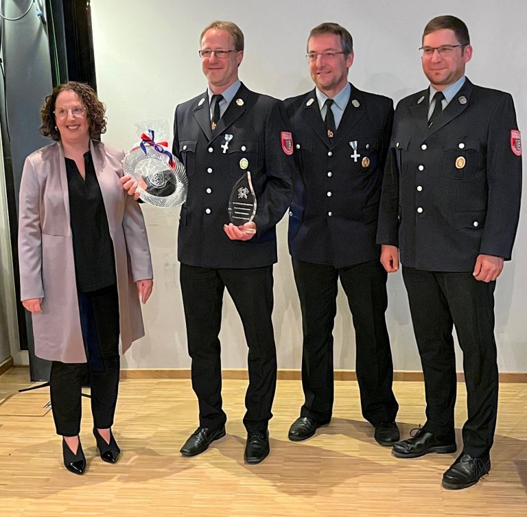 Grossansicht in neuem Fenster: Feuerwehrehrung Bürgerversammlung 2023